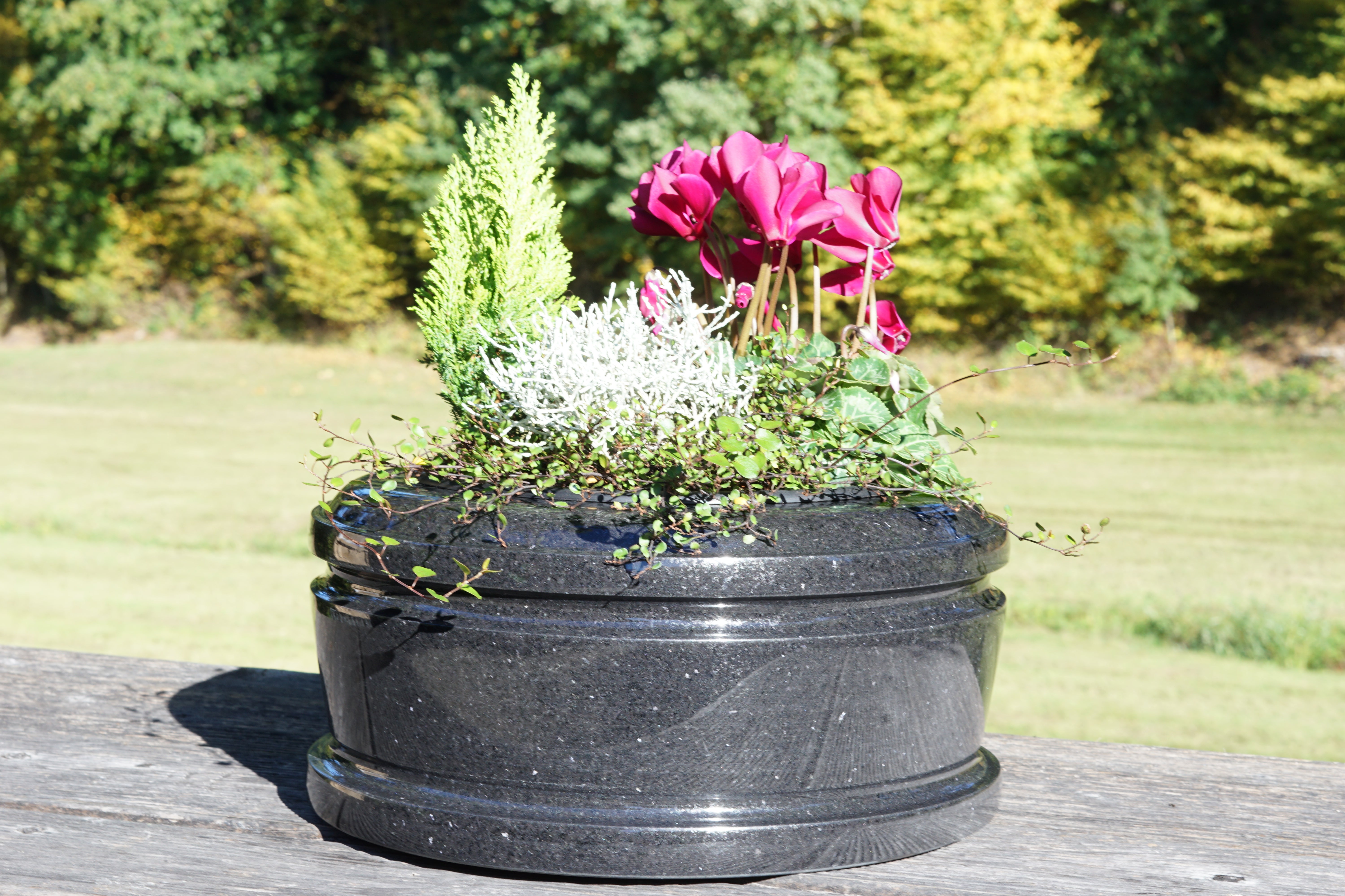 Grabgestaltung an Pfingsten & Himmelfahrt: Blumen und Ideen – Designgrab