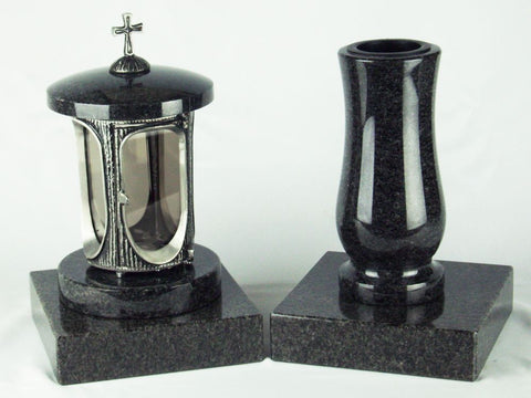 Runde Grablampe mit Kreuz & Vase aus Granit im Set mit 2 Sockeln – handgefertigt, wetterfest & poliert