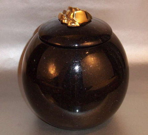 Tierurne Kugel