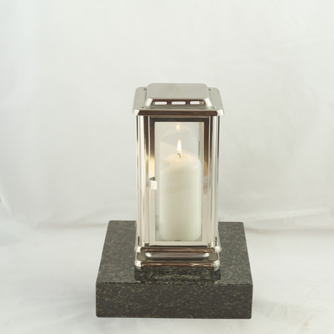 Grablampe Royal aus Edelstahl mit Sockel 20×20×5 cm aus Granit