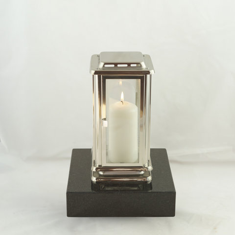 Grablampe Royal aus Edelstahl mit Sockel 20×20×5 cm aus Granit