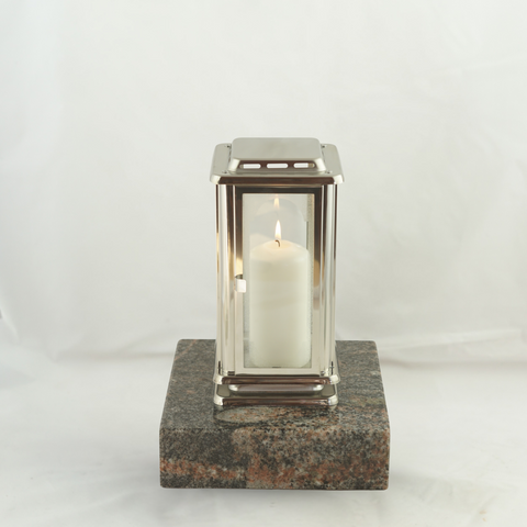 Grablampe Royal aus Edelstahl mit Sockel 20×20×5 cm aus Granit