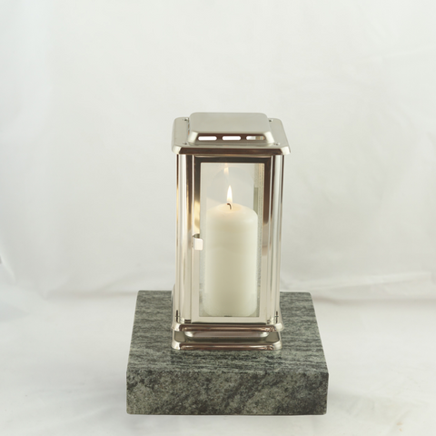 Grablampe Royal aus Edelstahl mit Sockel 20×20×5 cm aus Granit