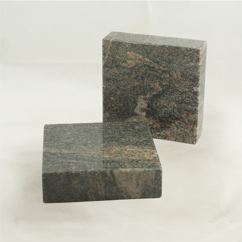Grablampe Royal Edelstahl mit Kreuz & Granitsockel – 23 cm hoch, 12×12 cm