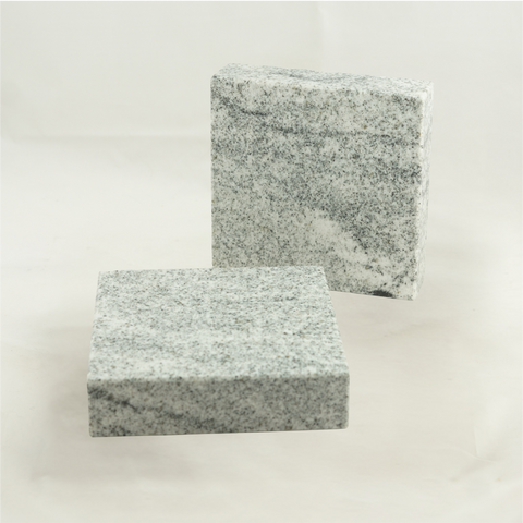 Grablampe Royal Edelstahl mit Kreuz & Granitsockel – 23 cm hoch, 12×12 cm