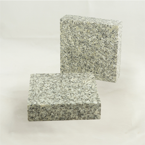 Grablampe Royal Edelstahl mit Kreuz & Granitsockel – 23 cm hoch, 12×12 cm
