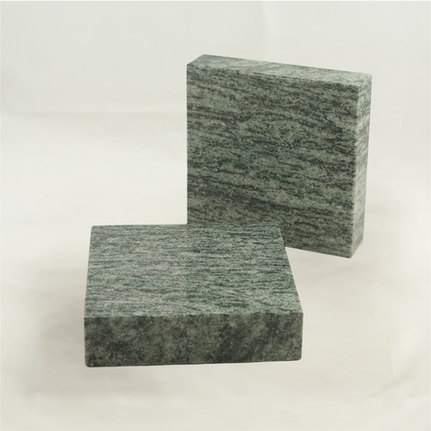 Grablampe Royal Edelstahl mit Kreuz & Granitsockel – 23 cm hoch, 12×12 cm