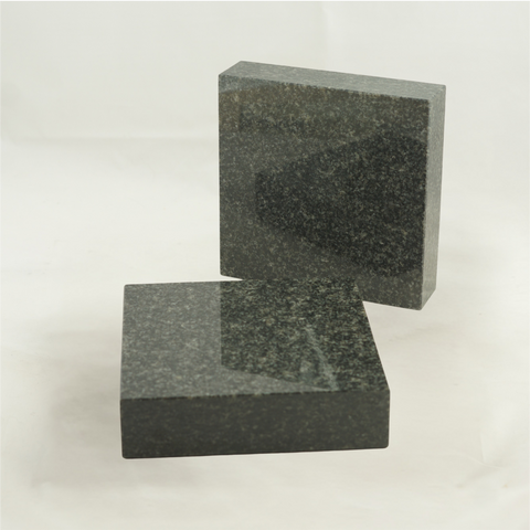 Grablampe Royal Edelstahl mit Kreuz & Granitsockel – 23 cm hoch, 12×12 cm