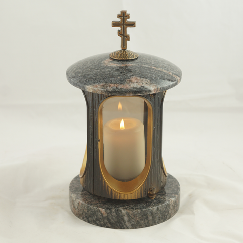Runde Grablampe aus poliertem Granit mit orthodoxes Kreuz – Messing-Korpus – Höhe ca. 22 cm, Ø ca. 15 cm