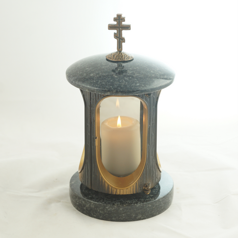 Runde Grablampe aus poliertem Granit mit orthodoxes Kreuz – Messing-Korpus – Höhe ca. 22 cm, Ø ca. 15 cm