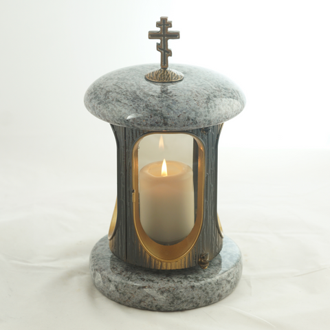 Runde Grablampe aus poliertem Granit mit orthodoxes Kreuz – Messing-Korpus – Höhe ca. 22 cm, Ø ca. 15 cm
