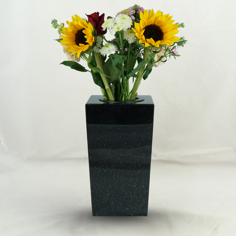 Grabvase Karree aus Granit – hoch-kubisch, verschiedene Farben