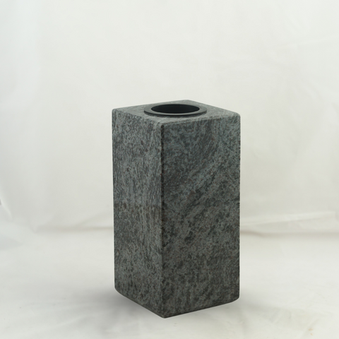 Grabvase Cube-medium aus Granit – kubisch, verschiedene Farben