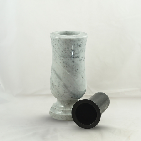 Grabvase "Taille-medium" aus Marmor