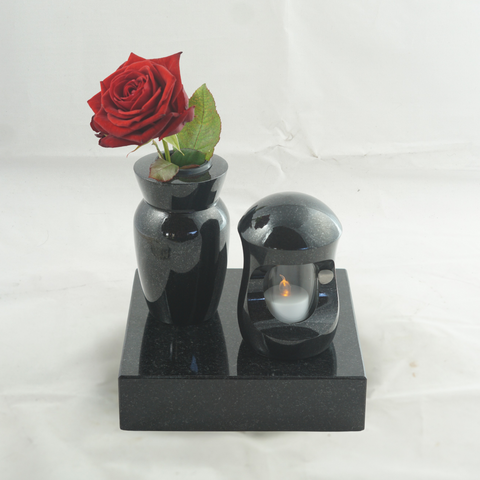 Set "petit" Granit Schwedisch Black mit Sockel und Messingrose