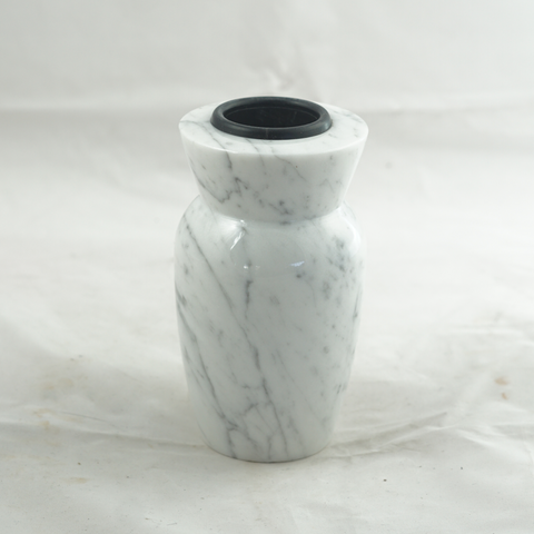 Set Petit grave lamp and grave vase made of Carrara marble