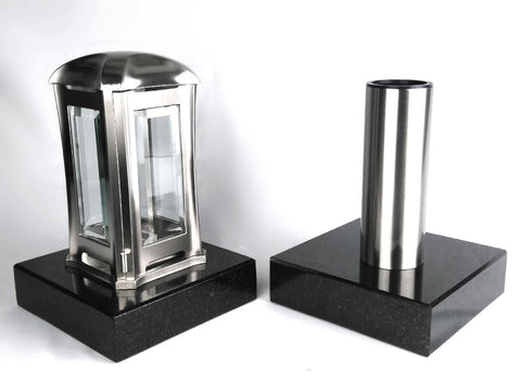 Grablampe Venezia & Edelstahlvase im Set mit Granitsockel 20×20×5 cm – facettiertes Glas, handgefertigt & wetterfest