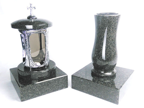Runde Grablampe (verchromt) mit Kreuz & Vase aus Granit im Set mit 2 Sockeln – handgefertigt, wetterfest & poliert