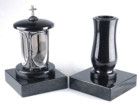 Runde Grablampe (verchromt) mit Kreuz & Vase aus Granit im Set mit 2 Sockeln – handgefertigt, wetterfest & poliert