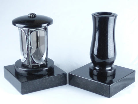 Runde Grablampe mit Rosette & Vase aus Granit im Set mit 2 Sockeln – handgefertigt, wetterfest & poliert