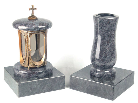 Runde Grablampe (messingfarben) mit Kreuz & Vase im Set mit 2 Granitsockeln 20×20×5 cm – handgefertigt & wetterfest