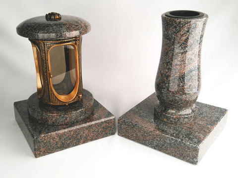 Runde Grablampe (messingfarben) mit Rosette & Vase im Set mit 2 Granitsockeln 20×20×5 cm – handgefertigt & wetterfest