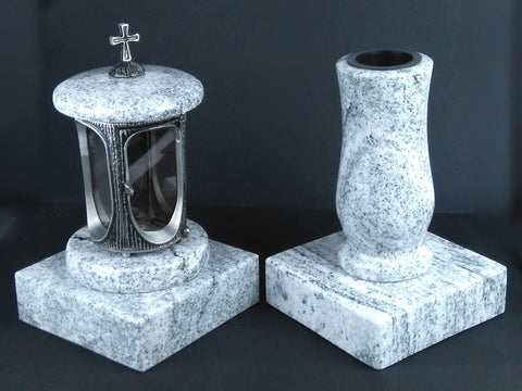 Runde Grablampe mit Kreuz & Vase aus Granit im Set mit 2 Sockeln – handgefertigt, wetterfest & poliert
