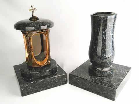 Runde Grablampe (messingfarben) mit Kreuz & Vase im Set mit 2 Granitsockeln 20×20×5 cm – handgefertigt & wetterfest