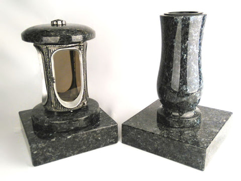 Runde Grablampe mit Rosette & Vase aus Granit im Set mit 2 Sockeln – handgefertigt, wetterfest & poliert
