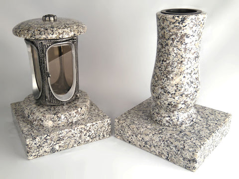 Runde Grablampe mit Rosette & Vase aus Granit im Set mit 2 Sockeln – handgefertigt, wetterfest & poliert