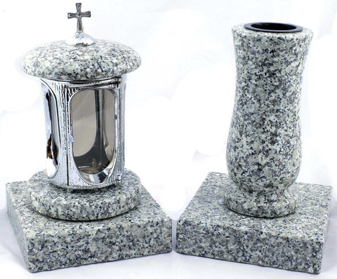 Runde Grablampe (verchromt) mit Kreuz & Vase aus Granit im Set mit 2 Sockeln – handgefertigt, wetterfest & poliert