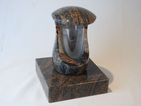 Grablampe Ceres rund aus Granit mit Glaseinsatz & Sockel 20×20×5 cm – handgefertigt & wetterfest