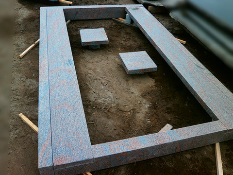 Granit-Grabeinfassung Gneis – rötlich-grau-braun (flexible Längen)