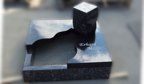Urnengrabmal Am Fluss – Vollplatte aus Granit – verschiedene Größen & Farben
