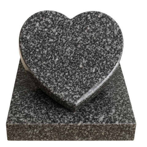 Herz auf Sockelplatte aus Granit verschiedene Granitsorten