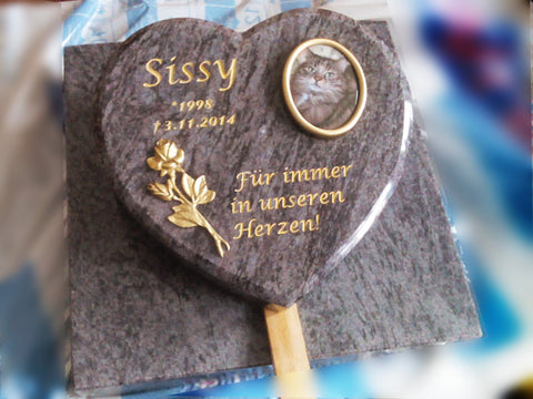 Herz auf Sockelplatte aus Granit verschiedene Granitsorten