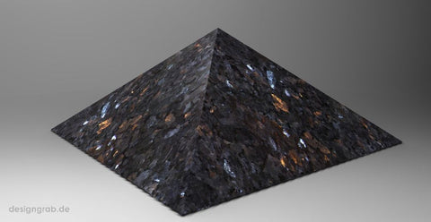 Liegestein Pyramide