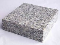 Grablampe Royal aus Edelstahl mit Kreuz & Sockel 20×20×5 cm aus Granit (grau)