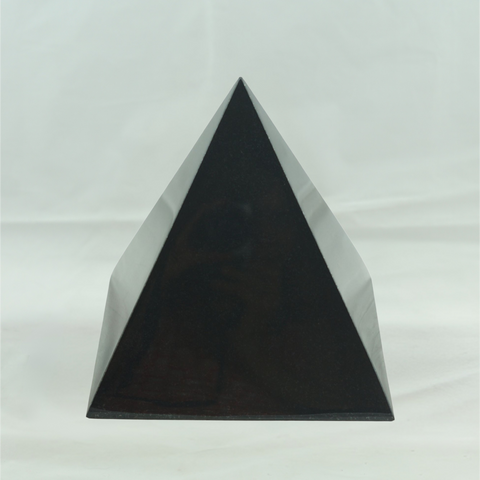 Tierurne Pyramide Vater