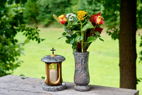 Grabgestaltung im Frühjahr – was nach dem Winter wirklich sinnvoll ist