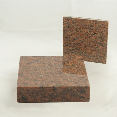 Vanga Granit – Herkunft, Bedeutung, Eigenschaften und Unterschiede zu Multicolor Red