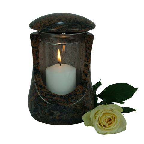 Kleine Grablaternen für Urnengräber – was sinnvoll, würdevoll und dauerhaft ist