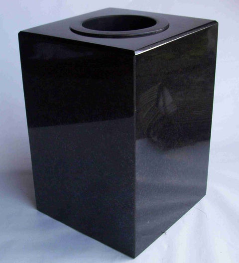 Grabvase Cube-XL aus Granit – kubisch, verschiedene Farben