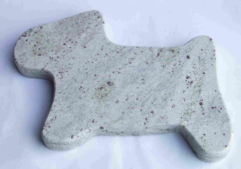 Tiergrabstein in Hundeform