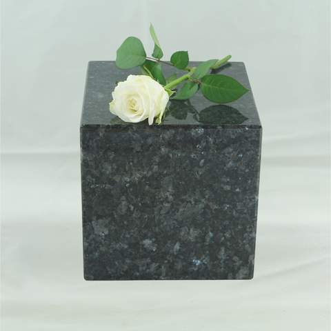 Tierurne Quader aus Granit – 20×20×20 cm – 2 L Volumen