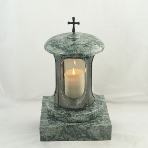 Lampe funéraire en aluminium antique avec croix et socle en granit véritable – fabriquée à la main, résistante aux intempéries et polie