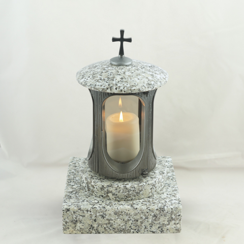 Lampe funéraire en aluminium antique avec croix et socle en granit véritable – fabriquée à la main, résistante aux intempéries et polie