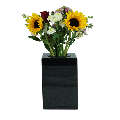 Grabvase Cube-XL aus Granit – schwarz, massiv, schwer