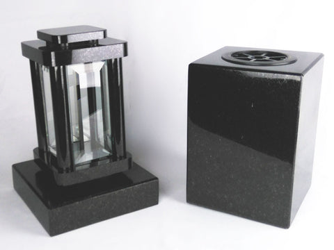 Set Schwedisch – schwarz Grablampe Modern 25,5 cm mit großer eckiger Grabvase Cube 30 cm aus Granit Schwedisch Schwarz