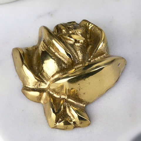 Set "petit" Carrara marble with base with brass rose